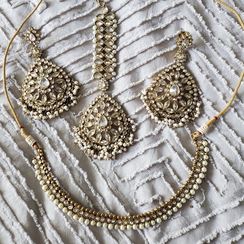 Earring and tikka set